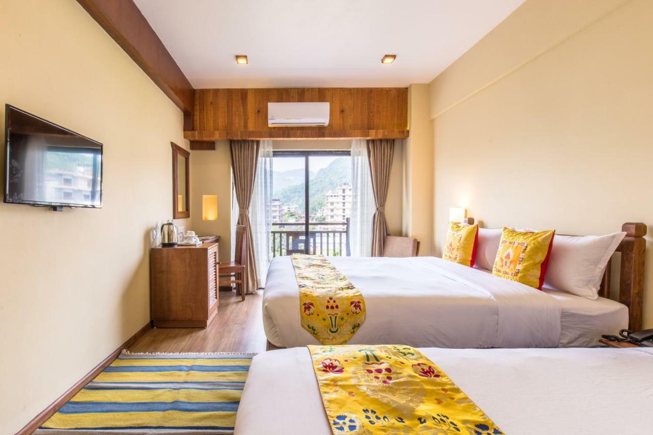 Hotel Mala ポカラ エクステリア 写真
