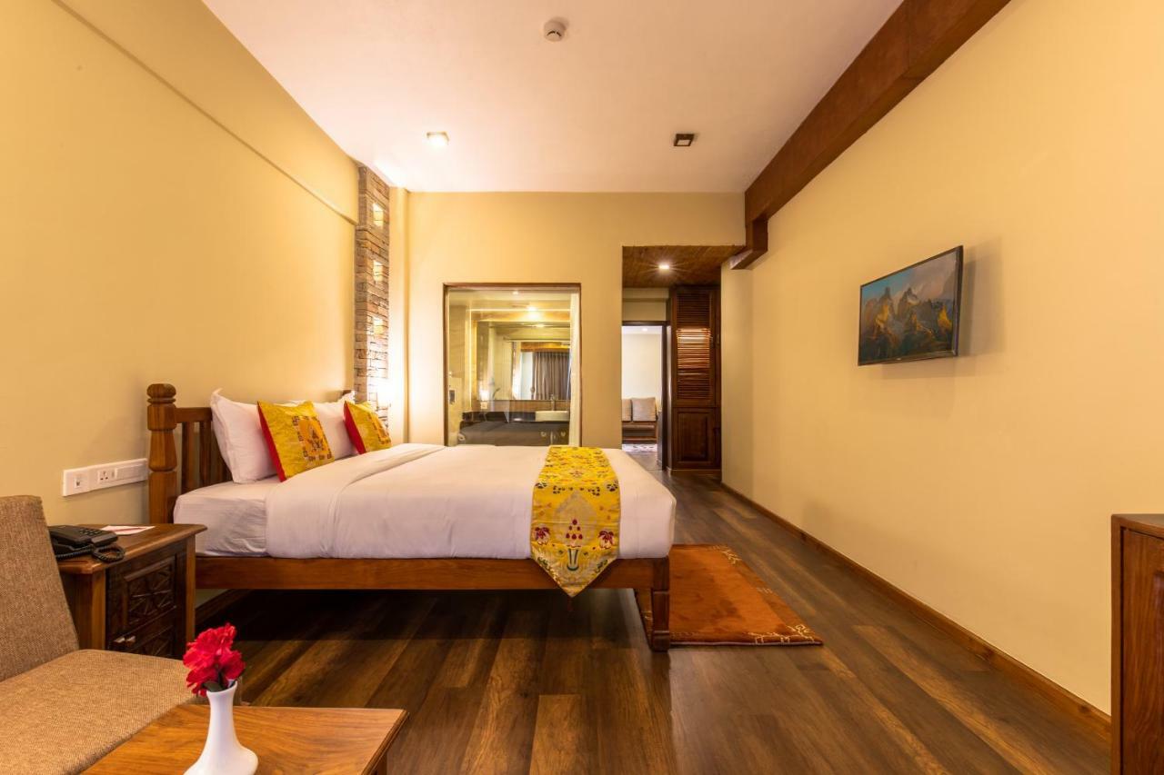 Hotel Mala ポカラ エクステリア 写真