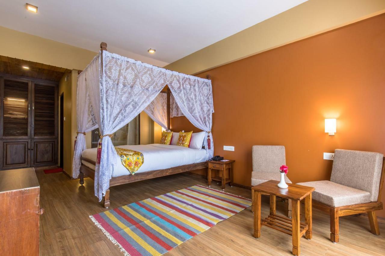 Hotel Mala ポカラ エクステリア 写真